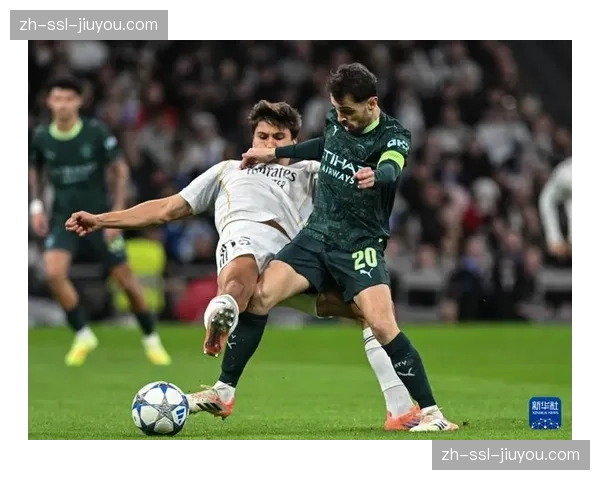 维尼修斯反击速度成皇马体系核心变量，曼城边路防守落位存在结构性缺陷